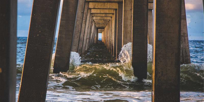 工业流程中的自适应控制策略：如何利用自动化与卡纳流程应对原材料波动与市场变化